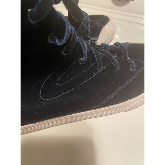 Tretorn Shoes (SZ 9) - Picture 4 of 6